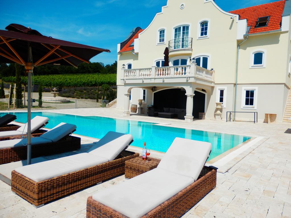 Liszkay Borkuria Hotel Monoszlo Luaran gambar