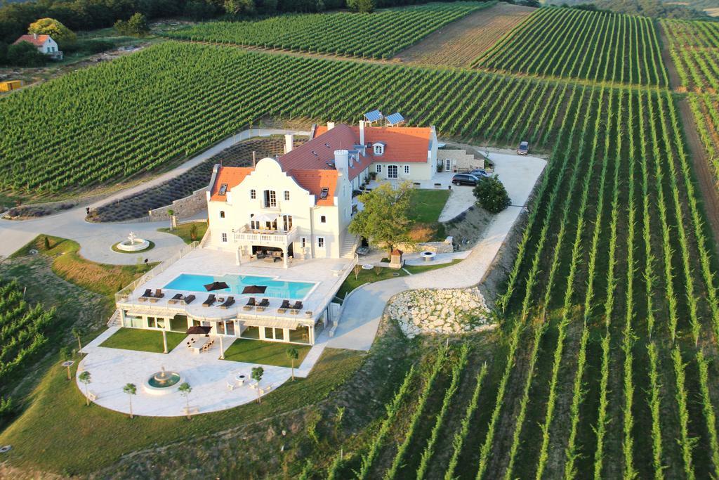 Liszkay Borkuria Hotel Monoszlo Luaran gambar