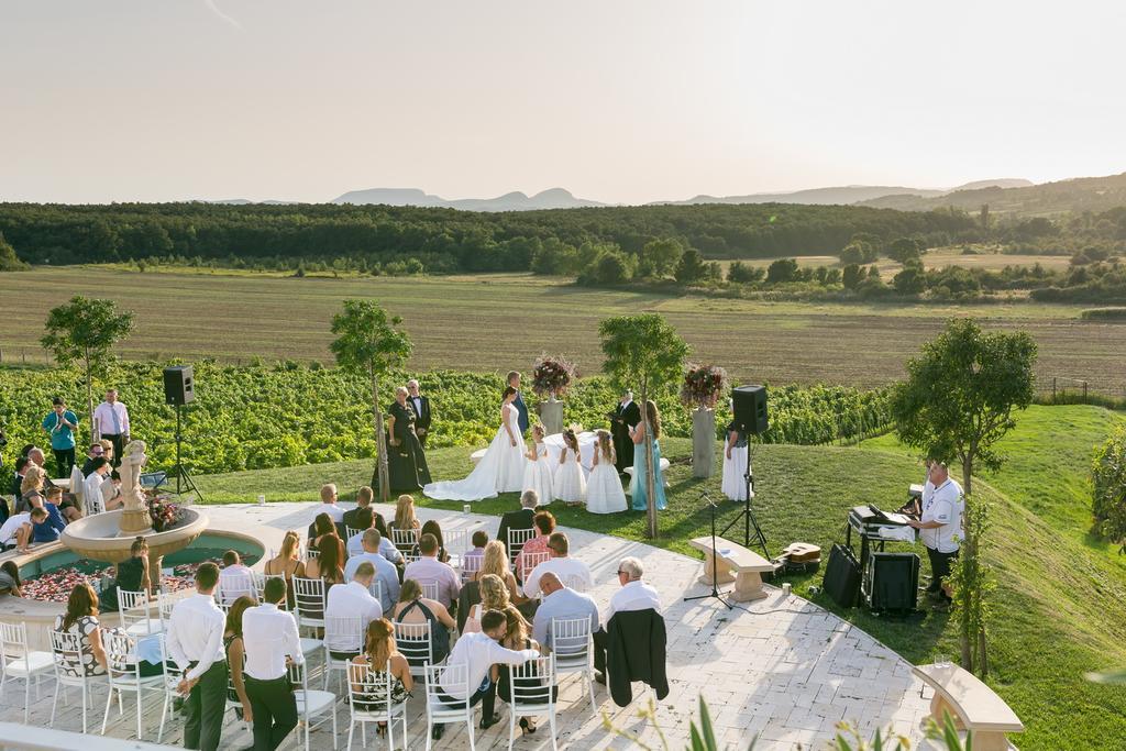 Liszkay Borkuria Hotel Monoszlo Luaran gambar