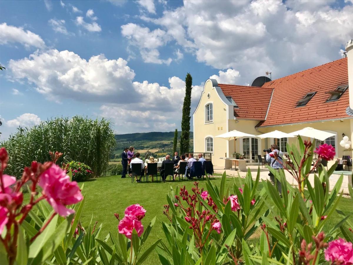 Liszkay Borkuria Hotel Monoszlo Luaran gambar